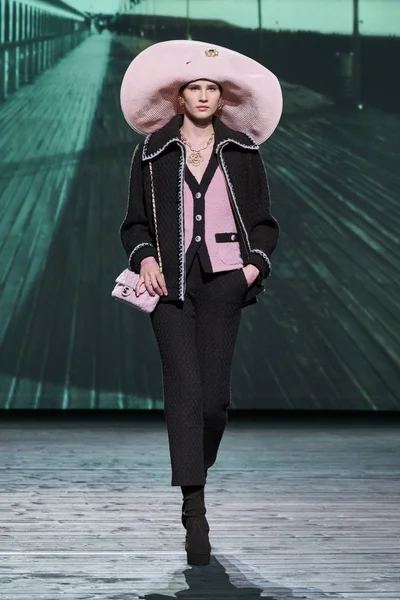 Look 19